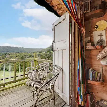 度假居 Glamping Wagon - 1 X Double Bed 2 X Single Bed 斯卡伯勒