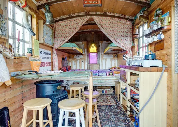 Glamping Wagon - 1 X Double Bed 2 X Single Bed * سكرابورو