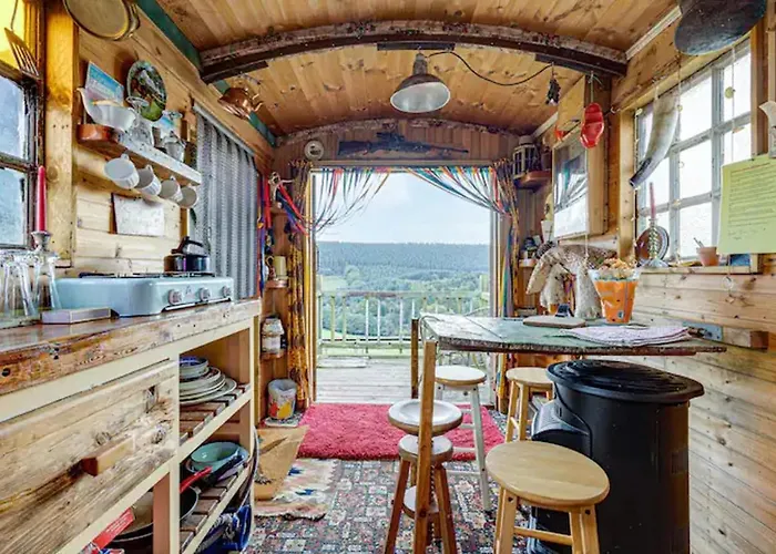 Glamping Wagon - 1 X Double Bed 2 X Single Bed سكرابورو