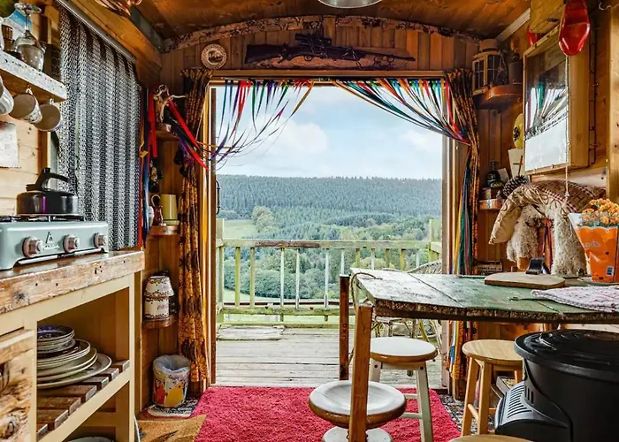 Glamping Wagon - 1 X Double Bed 2 X Single Bed بيت للعطل سكرابورو